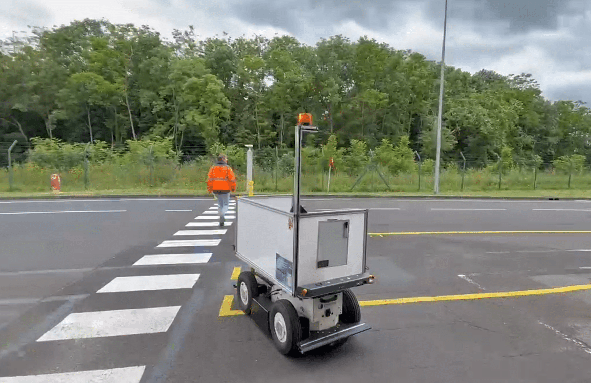 Gracias a una colaboración con Effidence Robotics, Limagrain se beneficia ahora de la asistencia de un robot AMR EffiBOT.